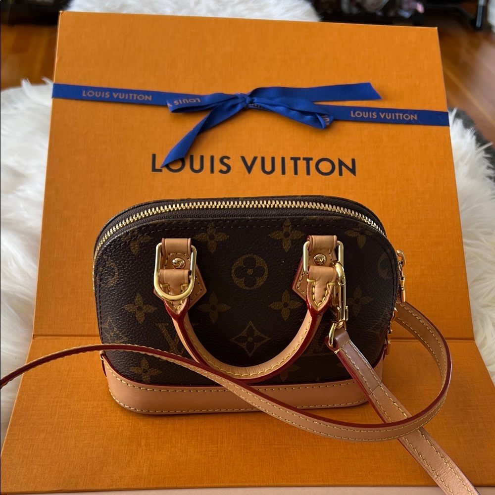 Louis Vuitton Alma Nano